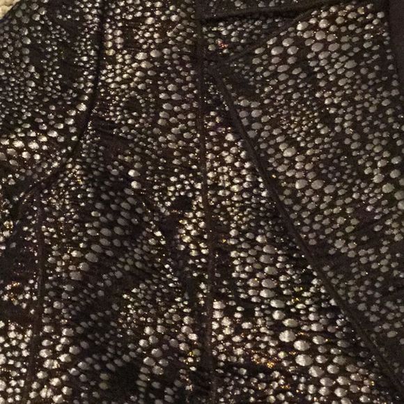 Carmen Marc Valvo 3/4 Sleeve Metallic Mat - Picture 3 of 8